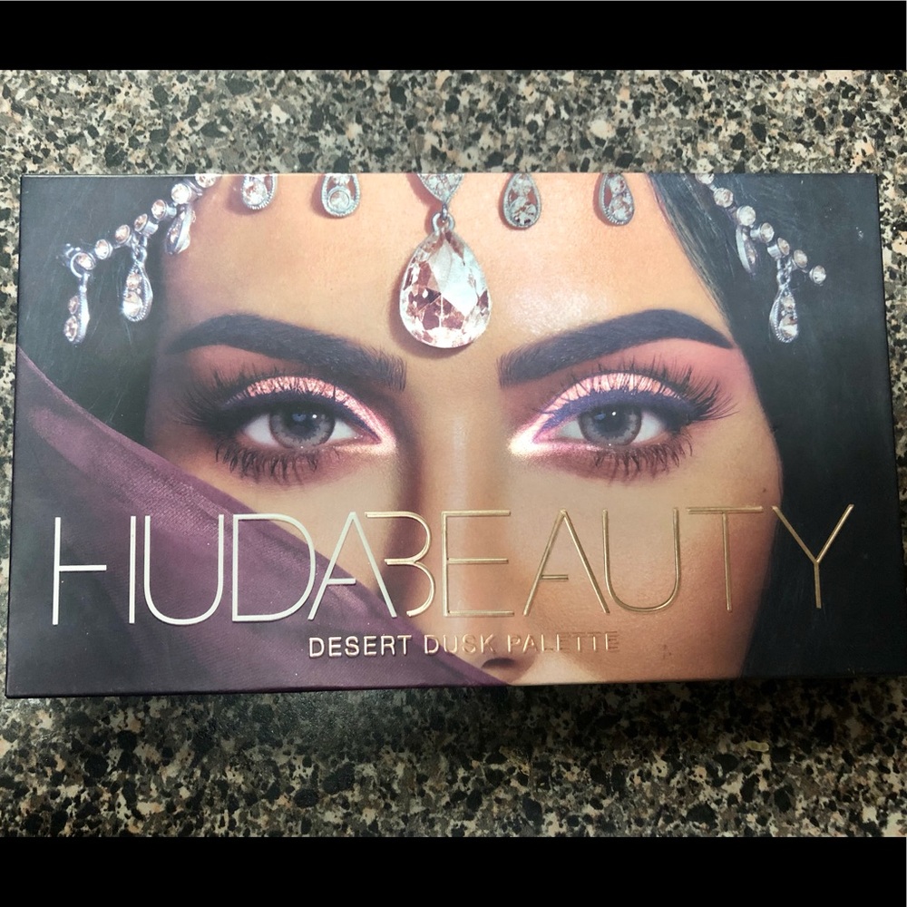 Huda Beauty Desert Dusk Palette